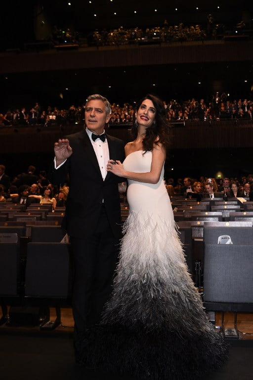 US actor George Clooney (L) and his wife British-Lebanese lawyer Amal Clooney pose as they arrive for the 42nd edition of the Cesar Ceremony at the Salle Pleyel in Paris on February 24, 2017. / AFP PHOTO / bertrand GUAY