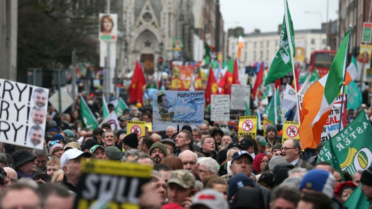 Ιρλανδία -Φορολογία στο νερό και λιτότητα έβγαλαν χιλιάδες στους δρόμους(ΦΩΤΟ)