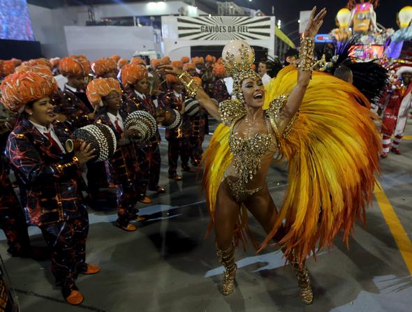 Ποιος Ζίκα; Το ξέφρενο καρναβάλι του Ρίο άρχισε εντυπωσιακά (φωτο)