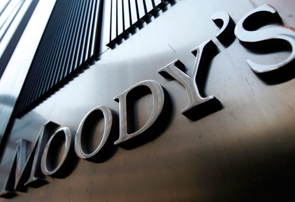 Moody’s: Θετική η επιστροφή της Ελλάδας στις αγορές – Εξακολουθούν οι προκλήσεις