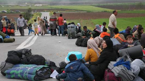 Μεταφέρονται οι πρόσφυγες που είχαν κλείσει την Εθνική Οδό Λάρισας – Τρικάλων