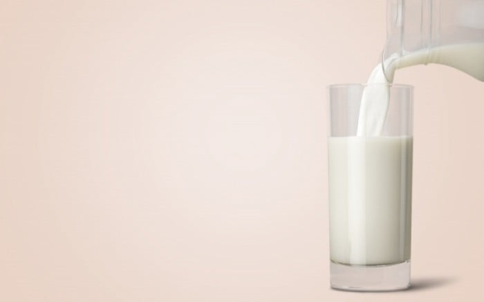 Άπαχο vs πλήρες γάλα: Ποιο να επιλέξετε και γιατί