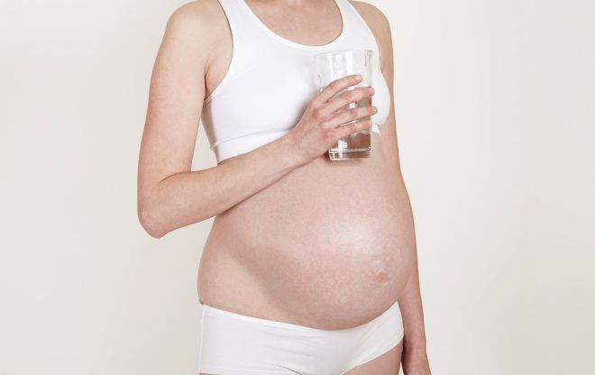 Αλκοόλ στην εγκυμοσύνη: Οι σοβαρές επιπτώσεις – Πόσες γενιές επηρεάζονται