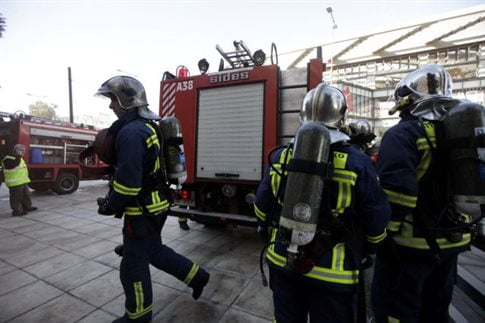 Ιωάννινα: Φωτιά σε πολυκατοικία έστειλε τρία άτομα στο νοσοκομείο