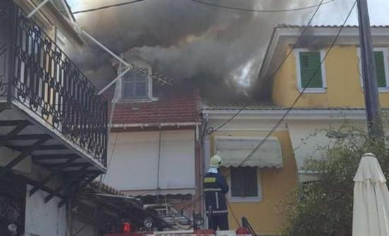 Καταμέτρηση των ζημιών από την πυρκαγιά στο ιστορικό κέντρο της Λευκάδας