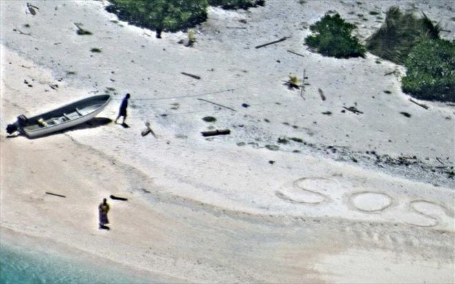 Ναυαγοί σε έρημο νησί σώθηκαν γράφοντας SOS στην άμμο!