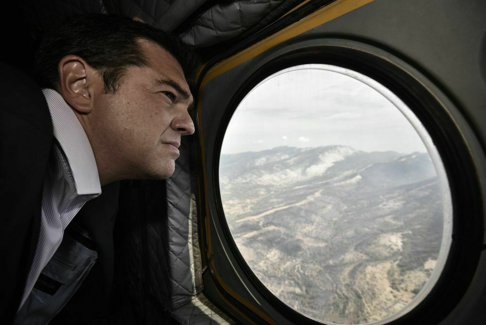 Ποιους συνάντησε ο Τσίπρας στη… στάση του πρωθυπουργικού αεροσκάφους