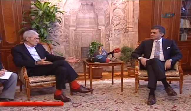 Ο υπουργός που… ζήλεψε τις κάλτσες του Μπουτάρη! (ΦΩΤΟ)
