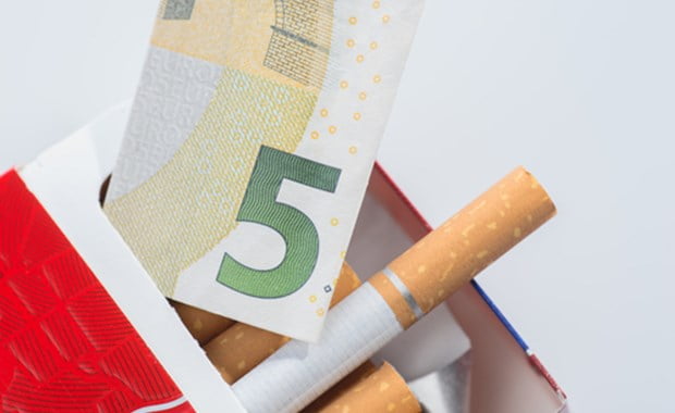 Με την υπερφορολόγηση των τσιγάρων το κράτος χάνει έσοδα 800 εκατ.