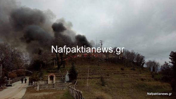 Εκκενώθηκε η Ιερά Μονή Βαρνάκοβας λόγω πυρκαγιάς(ΦΩΤΟ-ΒΙΝΤΕΟ)
