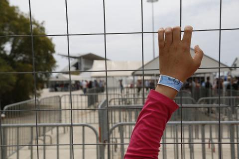 Απεργία πείνας ξεκίνησαν οι πρόσφυγες στο Ελληνικό