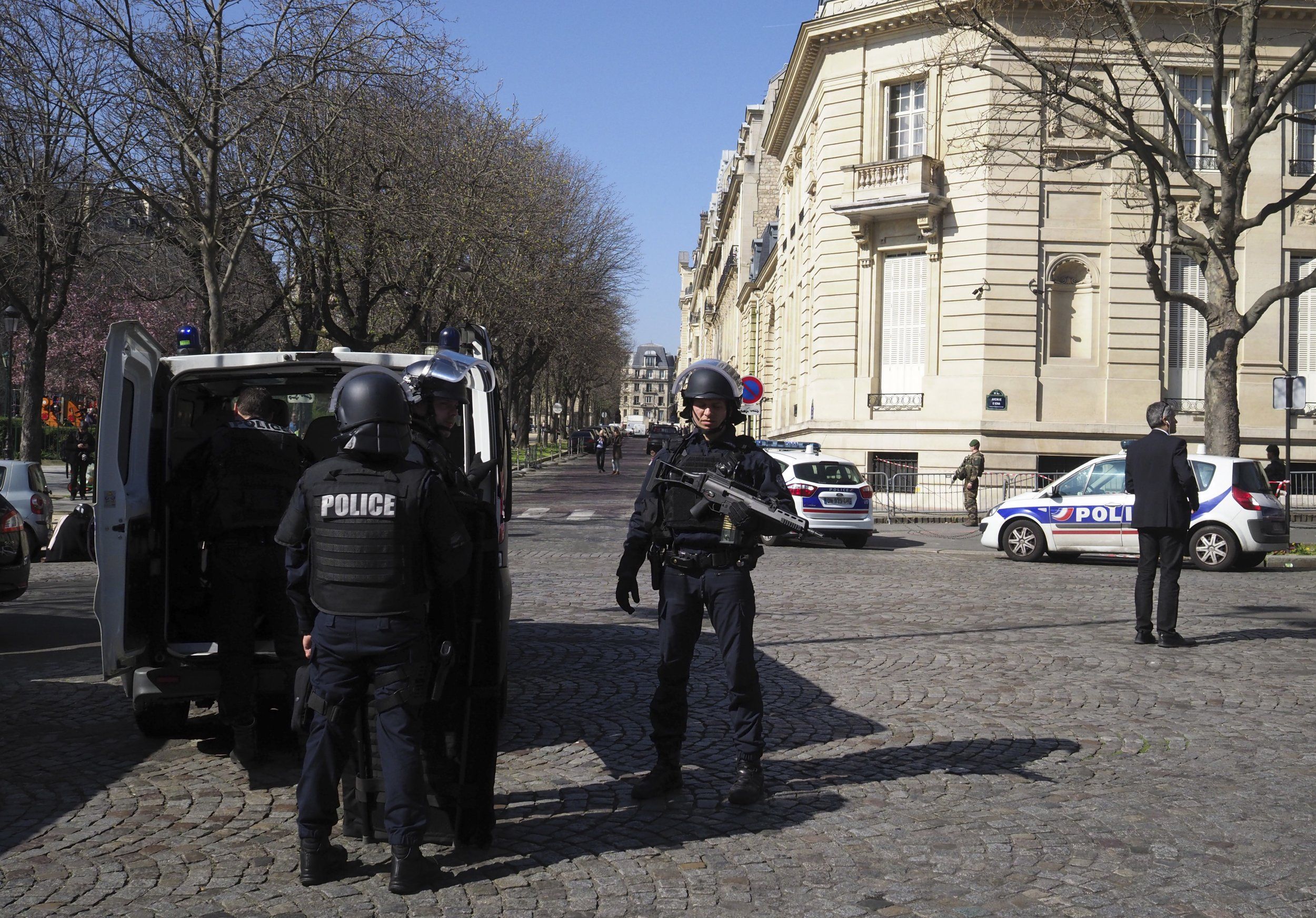 Φάκελος-βόμβα εξερράγη στα γραφεία του ΔΝΤ στη Γαλλία (ΦΩΤΟ)