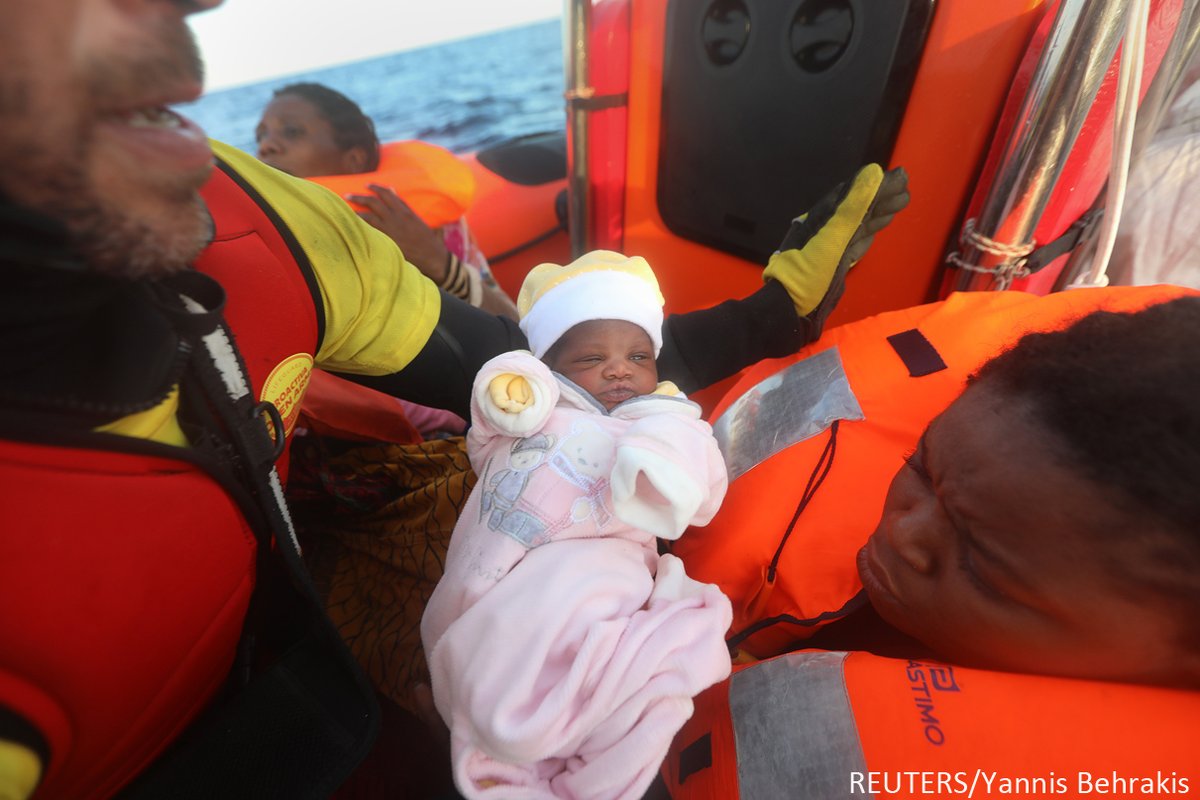 Κοριτσάκι τεσσάρων ημερών διασώθηκε στα νερά της Μεσογείου(ΦΩΤΟ)