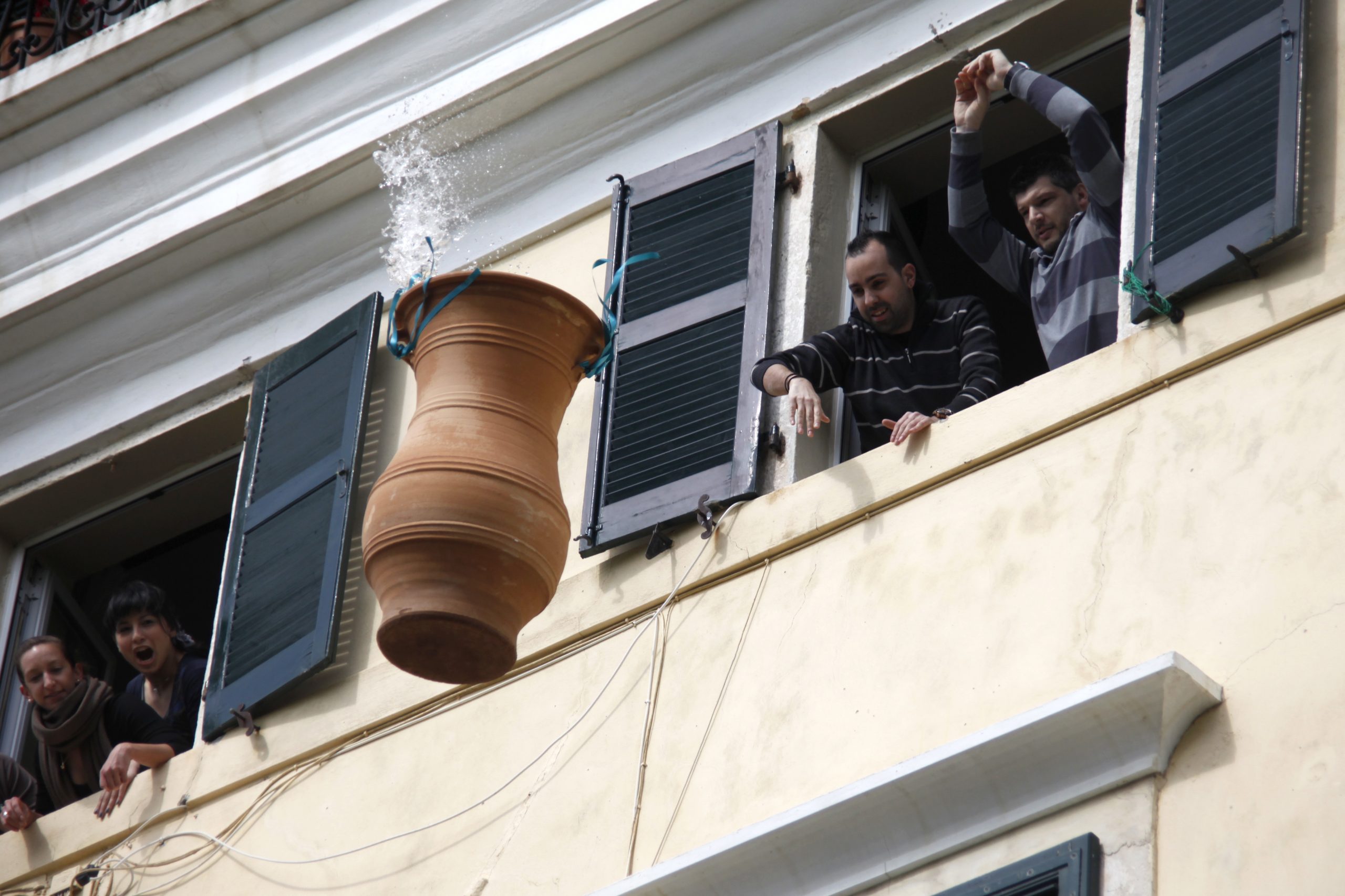 Πάσχα στην Κέρκυρα: Γιατί η περιφορά του Επιταφίου γίνεται το πρωί του Μεγάλου Σαββάτου