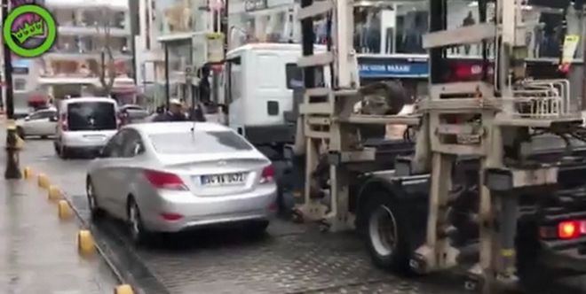 Τι γίνεται αν παρκάρεις παράνομα στην Κωνσταντινούπολη(ΒΙΝΤΕΟ)