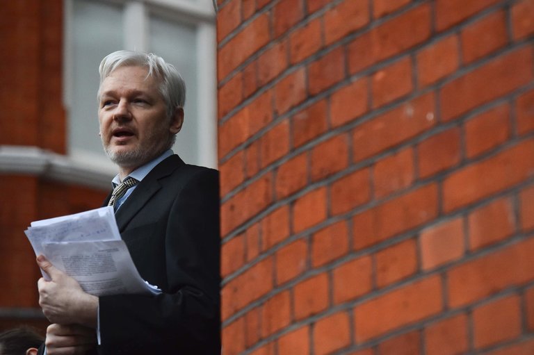 Η Σουηδία αποσύρει την έρευνα για τον Julian Assange, ιδρυτή του WikiLeaks