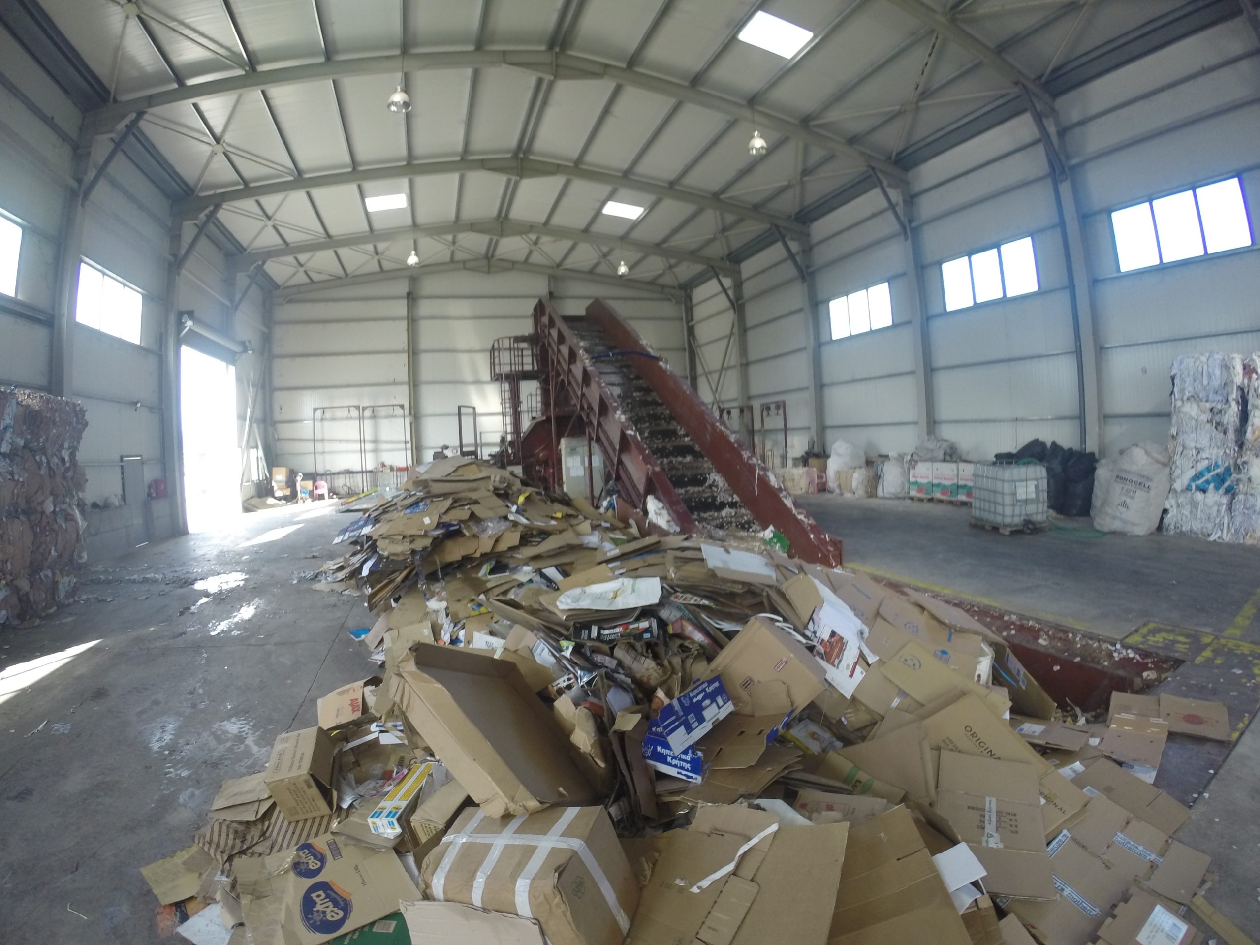 Ένα δισεκατομμύριο στα… σκουπίδια! Τι λένε ευρωβουλευτές στην Karfitsa