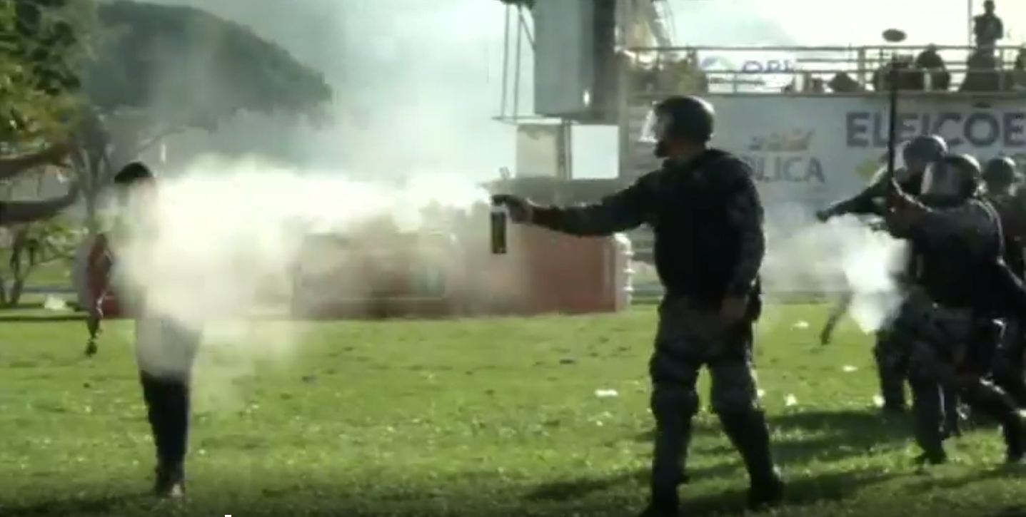 Βραζιλία: Δακρυγόνα και σφαίρες από καουτσούκ στη διαδήλωση κατά του Τεμέρ (ΒΙΝΤΕΟ)