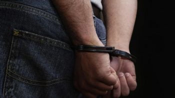 Αττική: Προφυλακίστηκε ο 34χρονος παίκτης ριάλιτι που εισέβαλε στο πάρκινγκ του Εφετείου