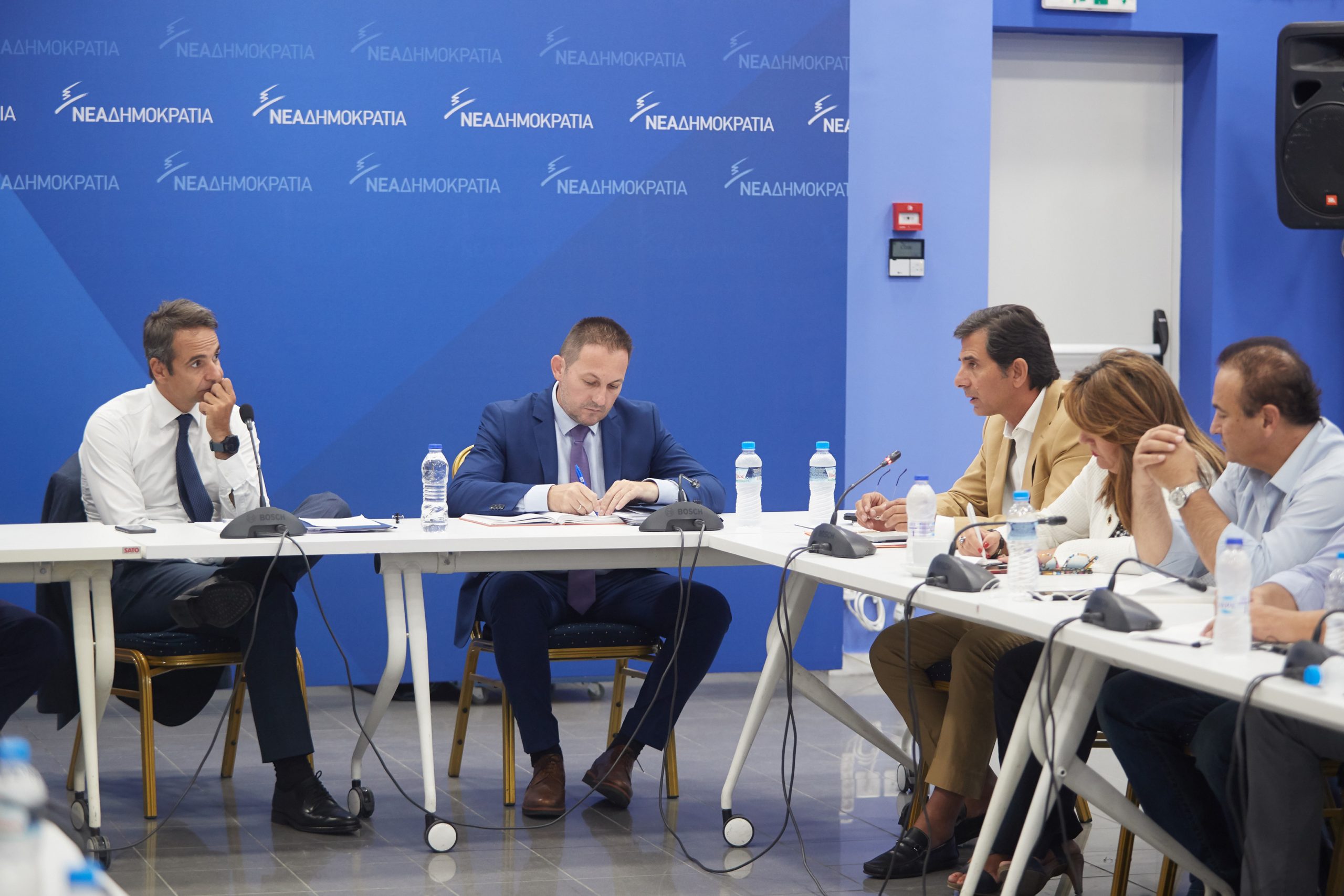 "Γαλάζιοι" βουλευτές ενημέρωσαν τον Μητσοτάκη για τα προβλήματα της… Μακεδονίας