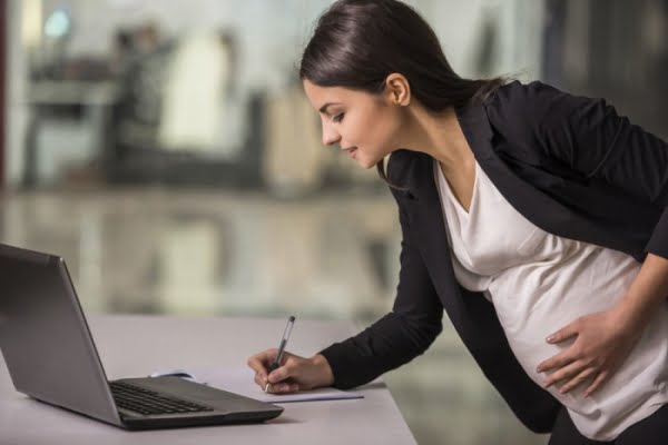 Αλλαγές στην άδεια μητρότητας – Τι δικαιούνται οι εργαζόμενες
