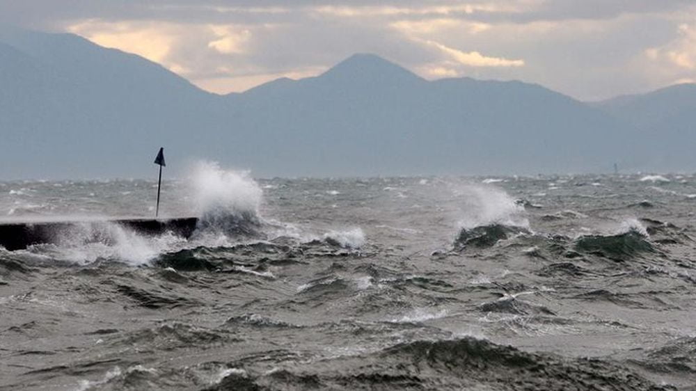 Δεύτερη μέρα προβλημάτων στις ελληνικές θάλασσες εξαιτίας των ισχυρών ανέμων