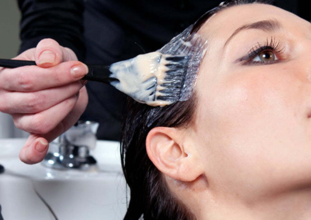 Πώς να καθαρίσεις την βαφή μαλλιών από τα ρούχα σου