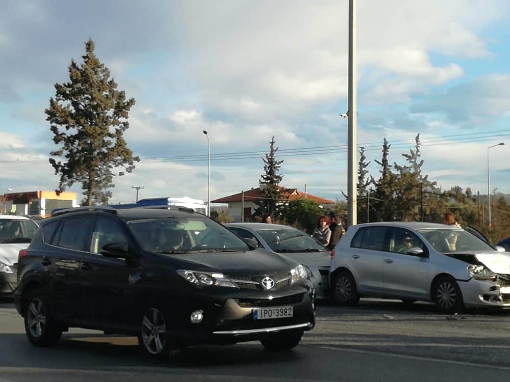 Τώρα: Καραμπόλα τριών οχημάτων στον Περιφερειακό Θεσσαλονίκης