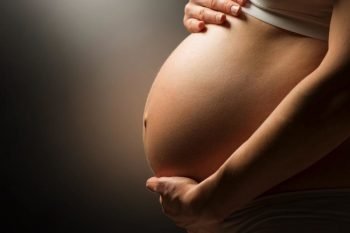 Έγκυος δεν πρόλαβε να πάει στο νοσοκομείο και γέννησε στο ασανσέρ! (Video)