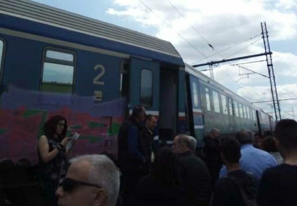 Εκτροχιάστηκαν βαγόνια μετά τον Σταθμό Παλαιοφάρσαλου (ΦΩΤΟ)