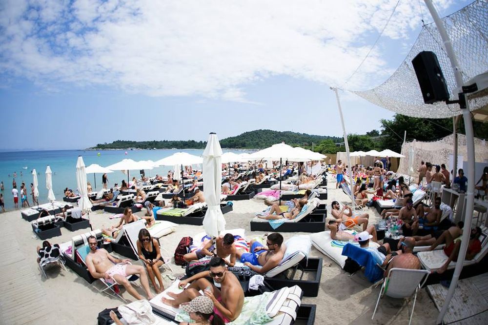 Με… ωράριο θα λειτουργούν τα beach bar της Χαλκιδικής