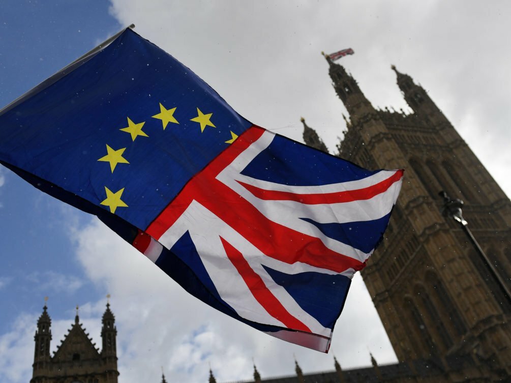 Ευρωπαϊκή Επιτροπή: Στο χέρι της Βρετανίας πότε θα αποχωρήσει από την ΕΕ