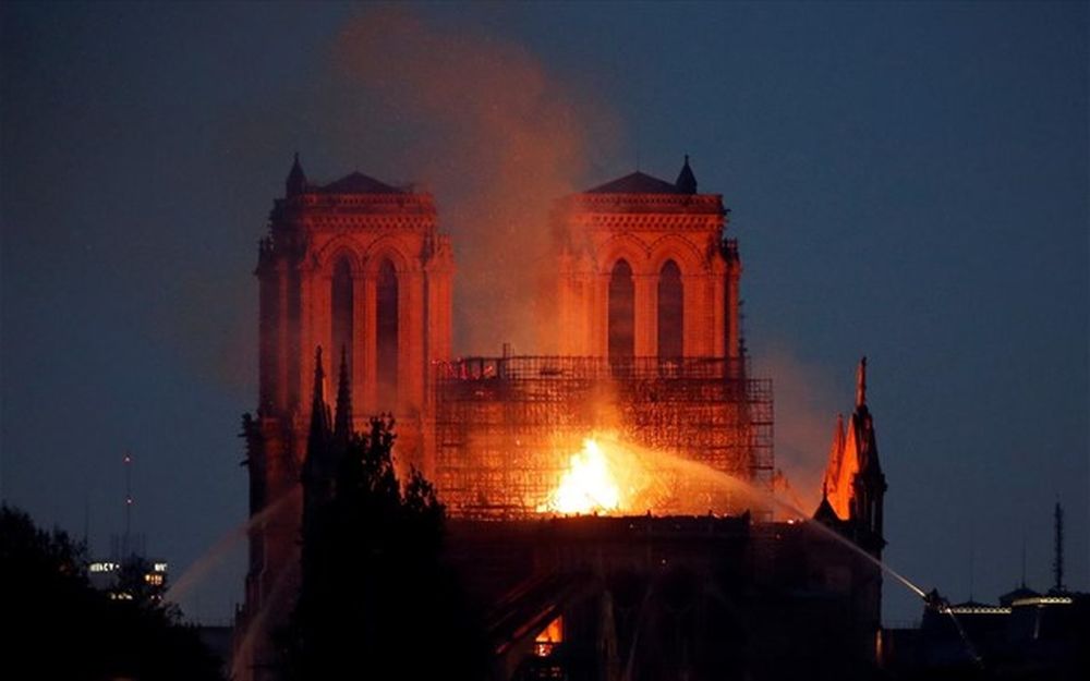 Notre Dame: Εργάτες παραβίασαν την απαγόρευση του καπνίσματος