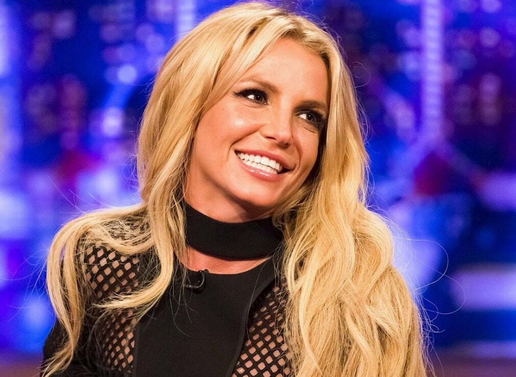 Η Britney Spears, 40, δείχνει τους διάσημους κοιλιακούς της, καθώς κάνει χορό της κοιλιάς
