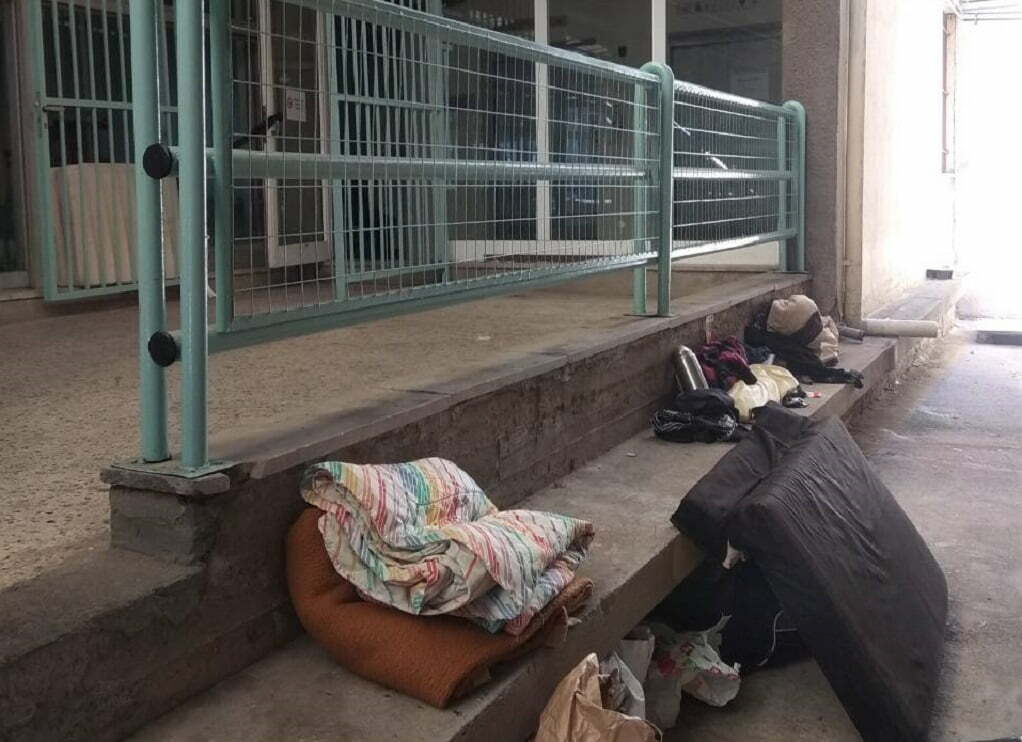ΠΟΕΔΗΝ: Το ΑΧΕΠΑ έχει κατακλυστεί από άστεγους (ΦΩΤΟ)