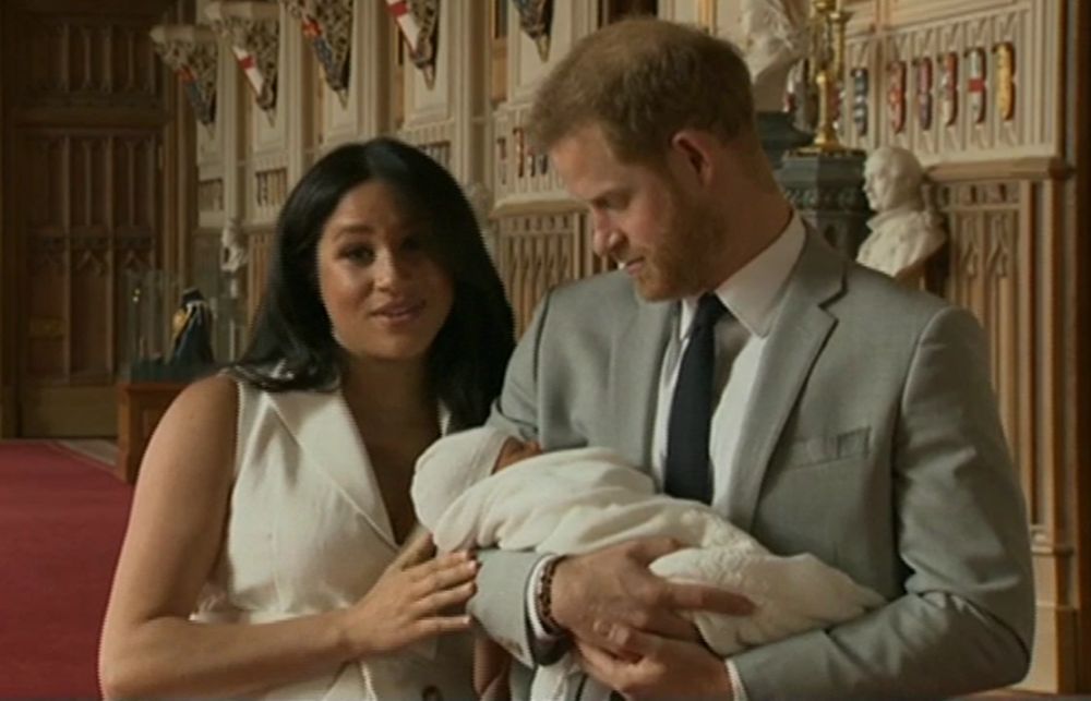 Πρίγκιπας Harry & Meghan Markle: Η πρώτη εμφάνιση με τον νεογέννητο γιο τους