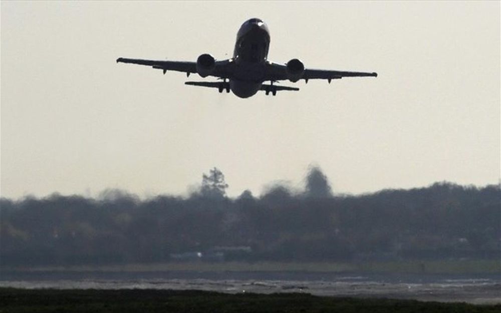 Ισπανία: Αεροσκάφος που μετέφερε μετανάστες έκανε επείγουσα προσγείωση στη Βαρκελώνη