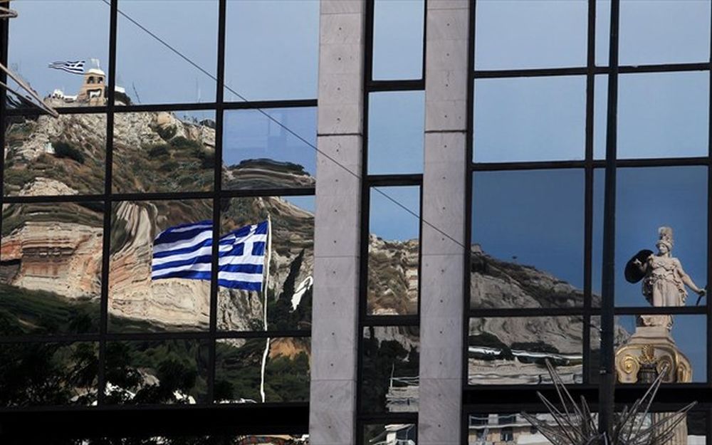FAZ: Ελάχιστοι Έλληνες πιστεύουν πλέον σε πολιτικούς θαυματοποιούς