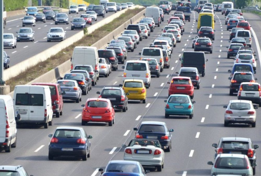 Περιβαλλοντικό τέλος 1.000 ευρώ για τα ρυπογόνα αυτοκίνητα- Ποια οχήματα αφορά