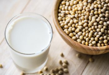 Όλο και πιο ακριβό πληρώνουν το γάλα οι καταναλωτές – Τι καταγγέλλουν οι κτηνοτρόφοι
