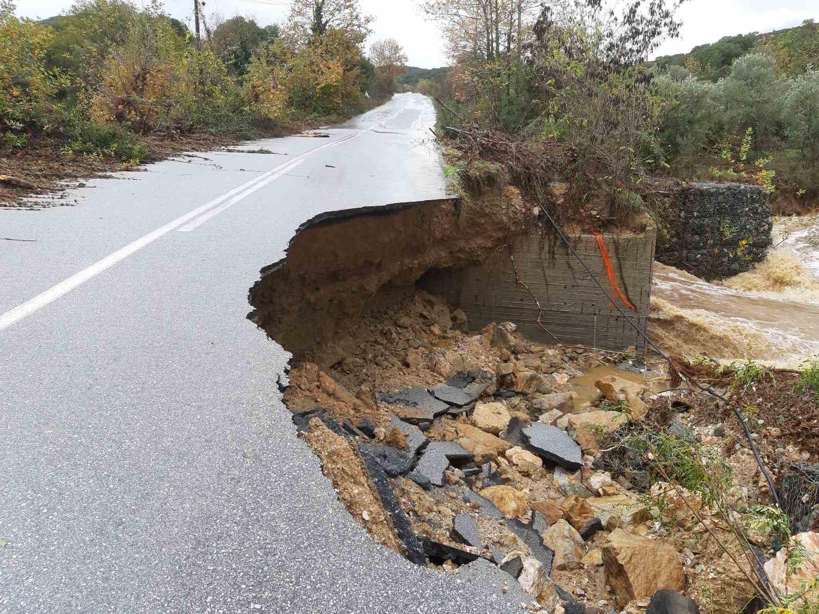 Καταστροφές στη Χαλκιδική από την κακοκαιρία- Υποχώρησε δρόμος (ΦΩΤΟ)
