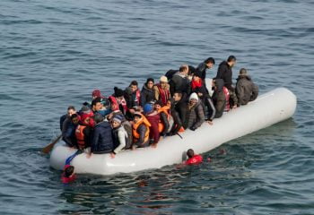 «Στοπ» του λιμενικού σε εκατοντάδες πρόσφυγες