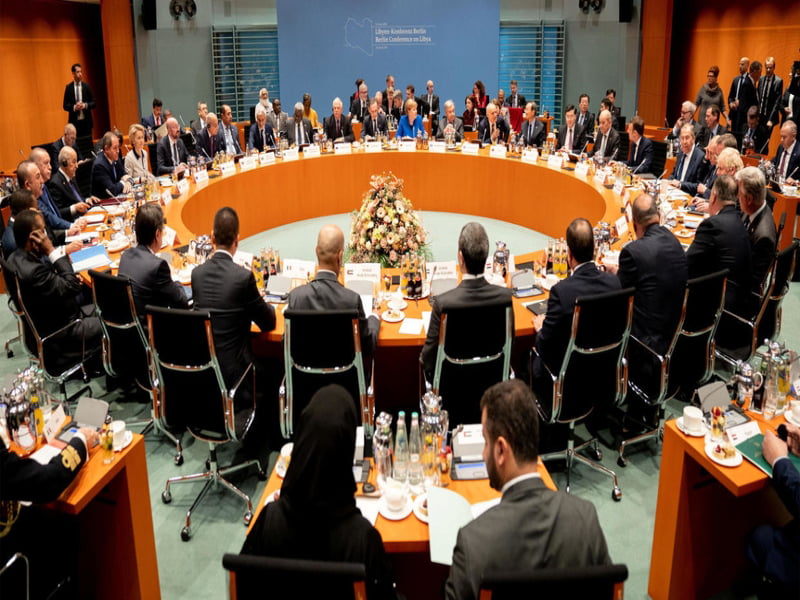 Με μικρό… καλάθι η ελληνική διπλωματία! «Κέρδη» και επιφυλάξεις από τη Διάσκεψη του Βερολίνου