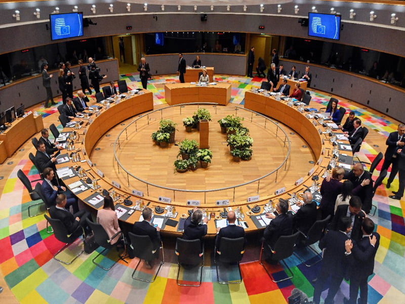 Προϋπολογισμός ΕΕ: Όλη τη νύχτα έψαχναν τη συμβιβαστική πρόταση στη Σύνοδο Κορυφής