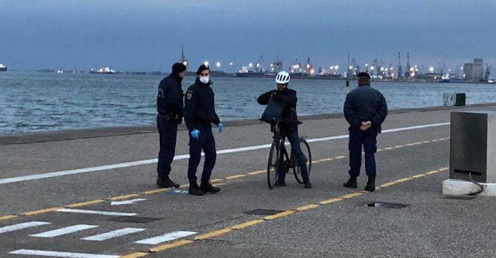 Οι αστυνομικοί κατέγραψαν 1.043 παραβάσεις για  άσκοπες μετακινήσεις σε εννιά ώρες – Οι 112 ήταν στη Θεσσαλονίκη