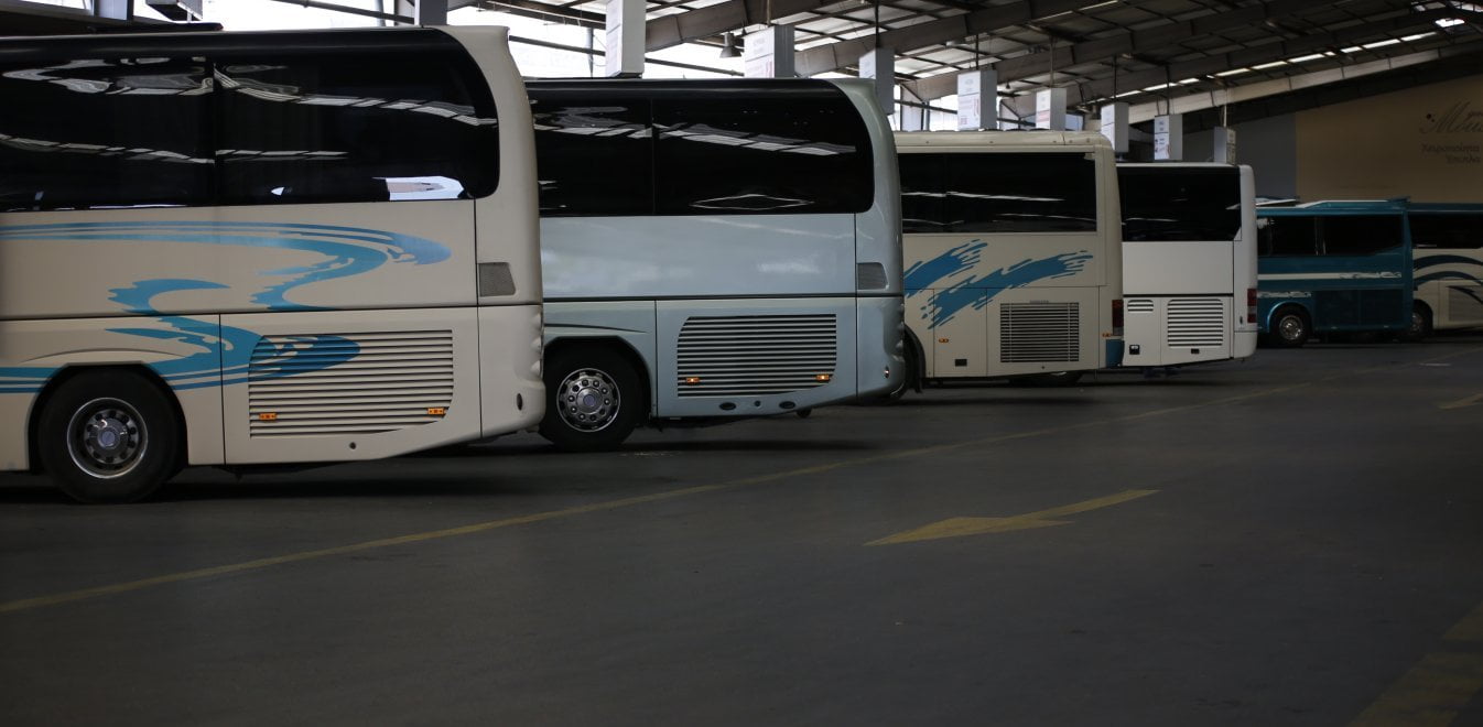 Λαχτάρα για επιβάτες λεωφορείου του ΚΤΕΛ από επίθεση με πέτρες