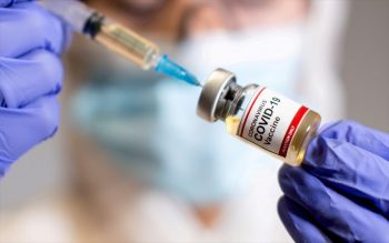 Η. Μόσιαλος: Τα νέα εμβόλια πρέπει να είναι καλύτερα και φθηνότερα