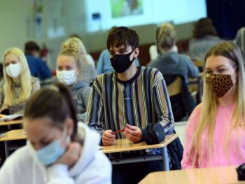 Υπουργείο Παιδείας: Τέλος η υποχρεωτική χρήση μάσκας στα σχολεία – Εξαίρεση οι εξετάσεις