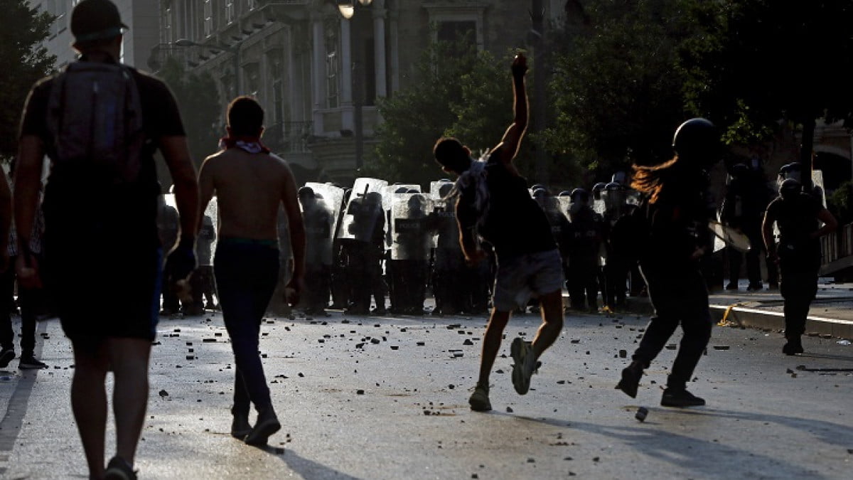 Βηρυτός: Επεισόδια στη διαδήλωση για τη μάυρη επέτειο της έκρηξης – Οι ΗΠΑ παρέχουν οικονομική βοήθεια