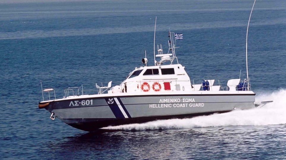 Προσάραξη φορτηγού πλοίου με 10 άτομα στην Κρήτη